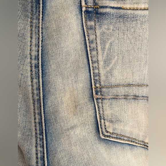 size 2 regular | light stain shown in picture | stretchy | light wash - Picture 6 of 8
